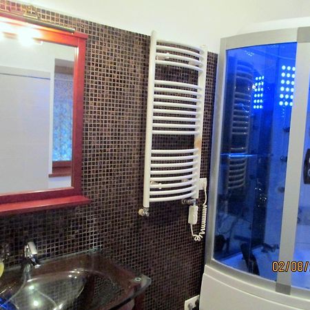 Apartment In The Centre Of Lviv Buitenkant foto
