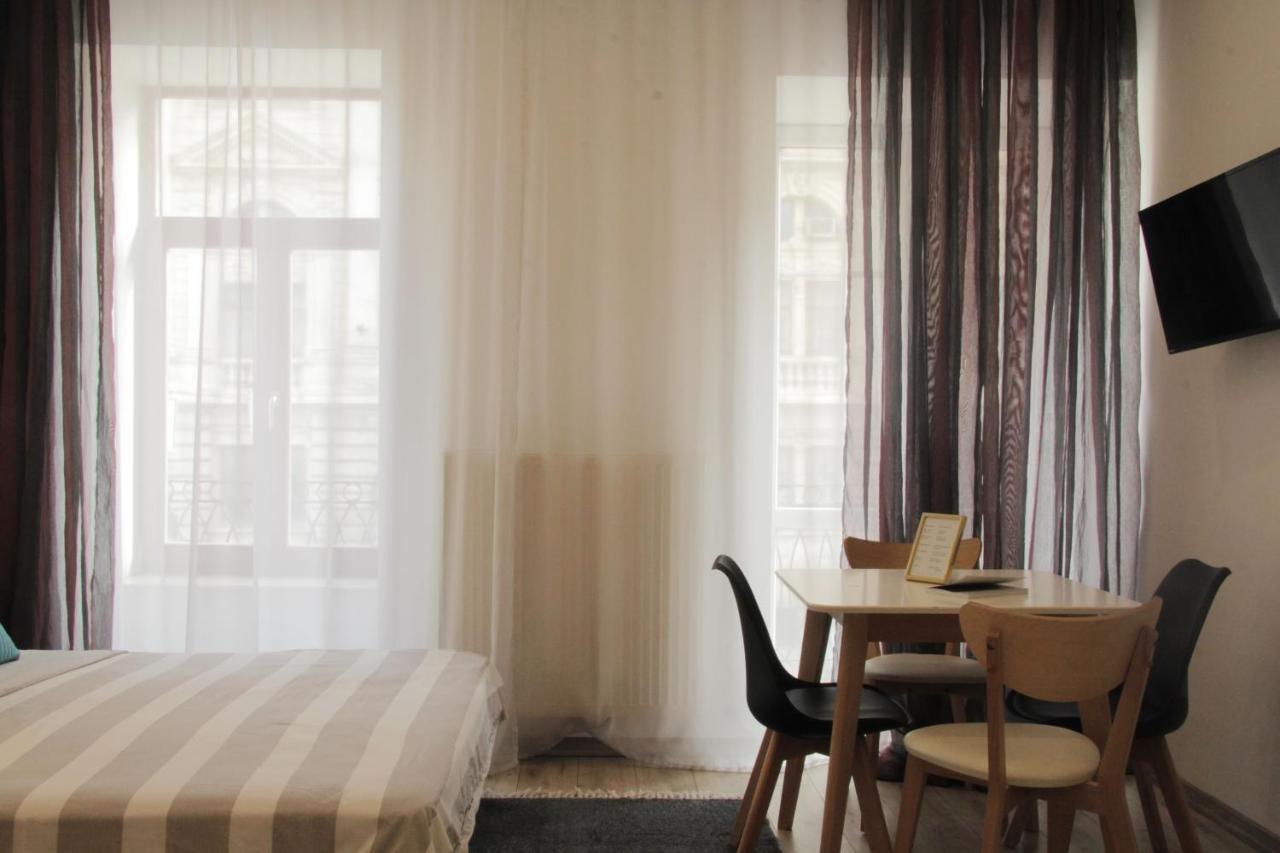 Apartment In The Centre Of Lviv Buitenkant foto